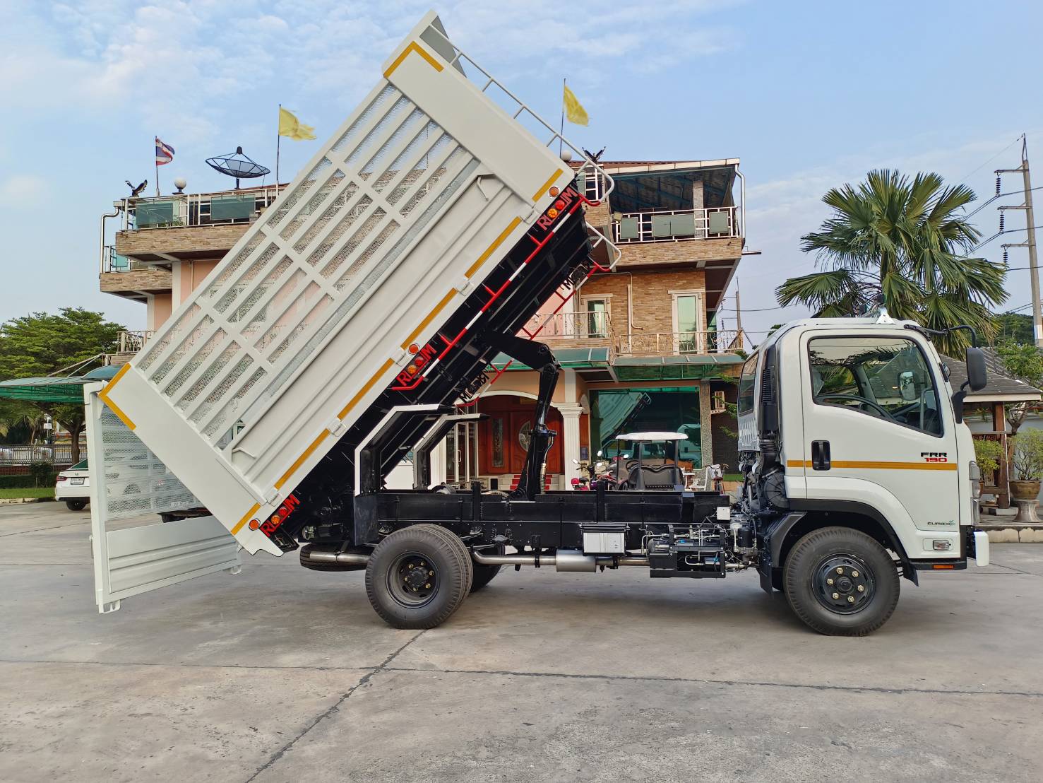 ดั้ม 6 ล้อ ราคา